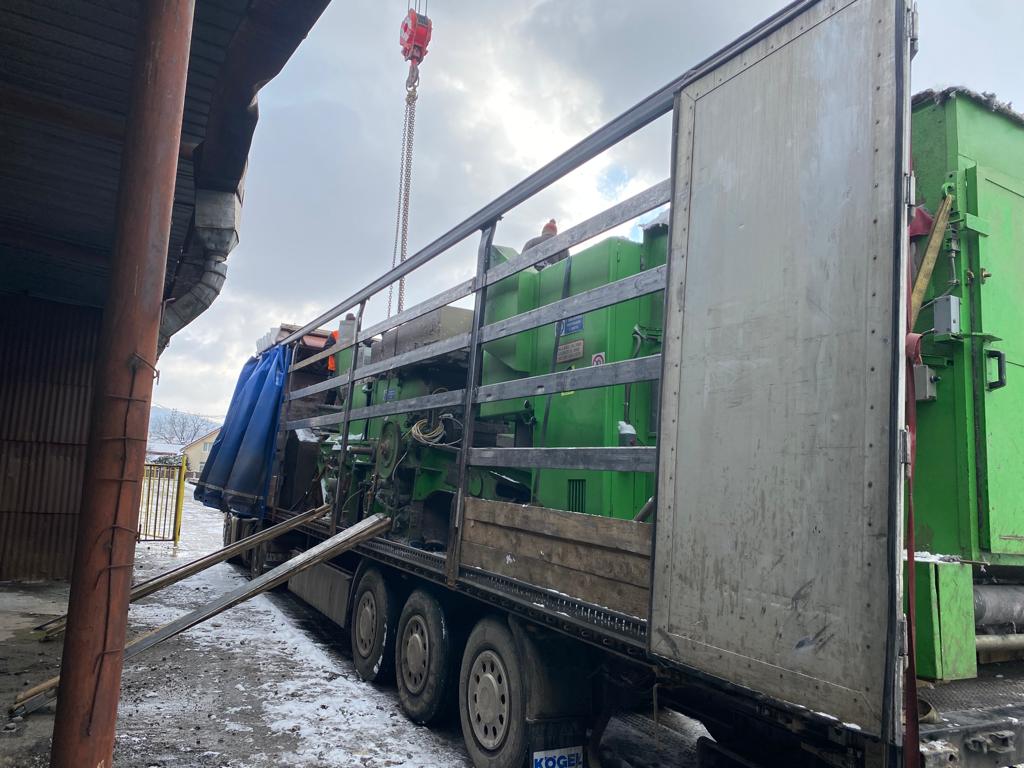 Italiana Rigenerazione 4-drum tearing machine and a Gamba rotary cutter